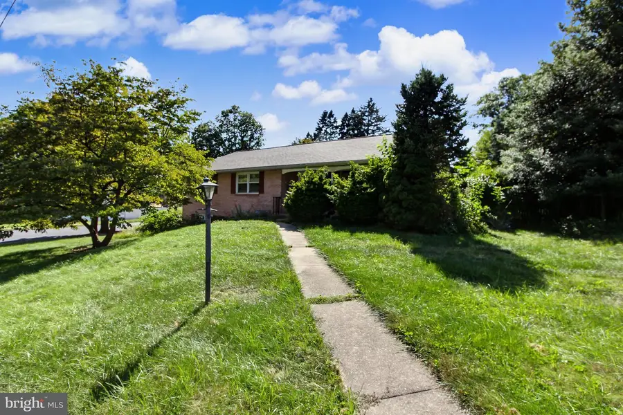 401 Penn View Dr, Millersville, PA 17551 - #3