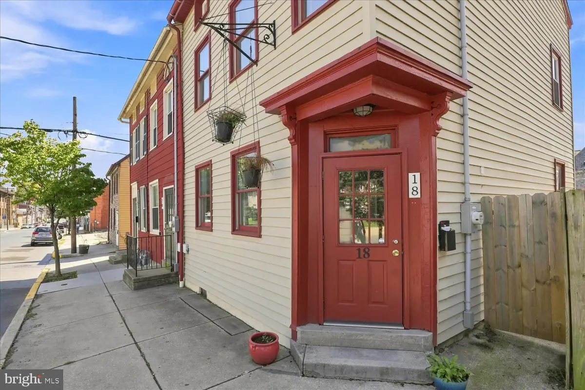 18 S 4th St, Columbia, PA 17512 - #1