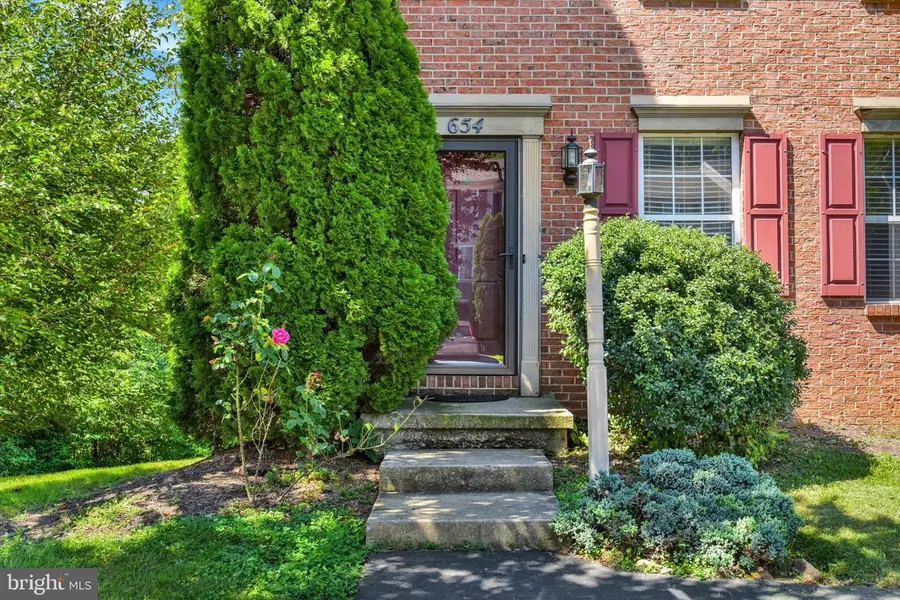 654 Rockwood Dr, Elizabethtown, PA 17022 - #2