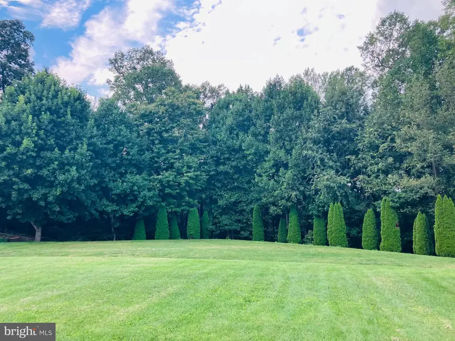930 Hillcrest Dr, Kinzers, PA 17535 - #2