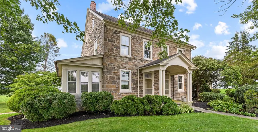 429 E Main St, Leola, PA 17540 - #2