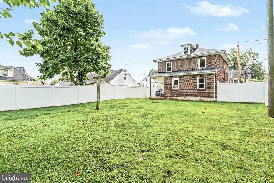 351 E Park St, Elizabethtown, PA 17022 - #3