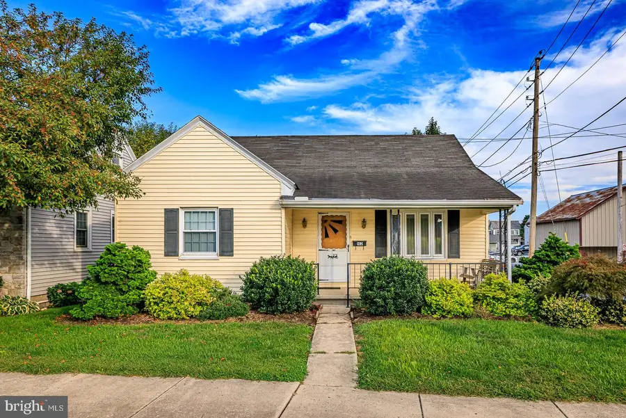 102 S Market St, Ephrata, PA 17522 - #2