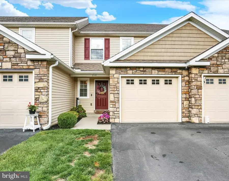 219 Lakeside Xing, Mount Joy, PA 17552 - #2