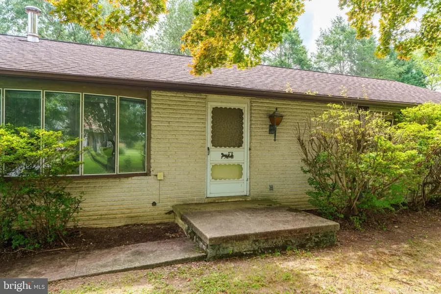 379 Dale Ave, Mountville, PA 17554 - #2
