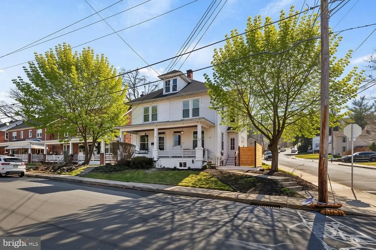 401 Washington Ave, Ephrata, PA 17522 - #1