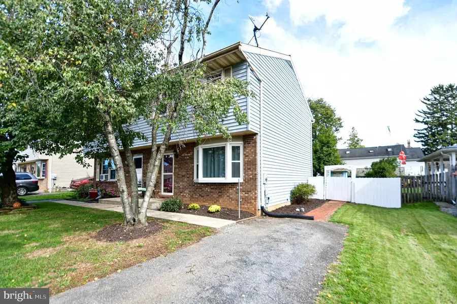 444 S Plum St, Mount Joy, PA 17552 - #3
