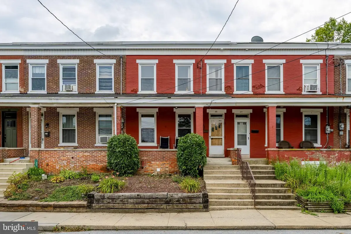 25 E 3rd St, Quarryville, PA 17566 - #1