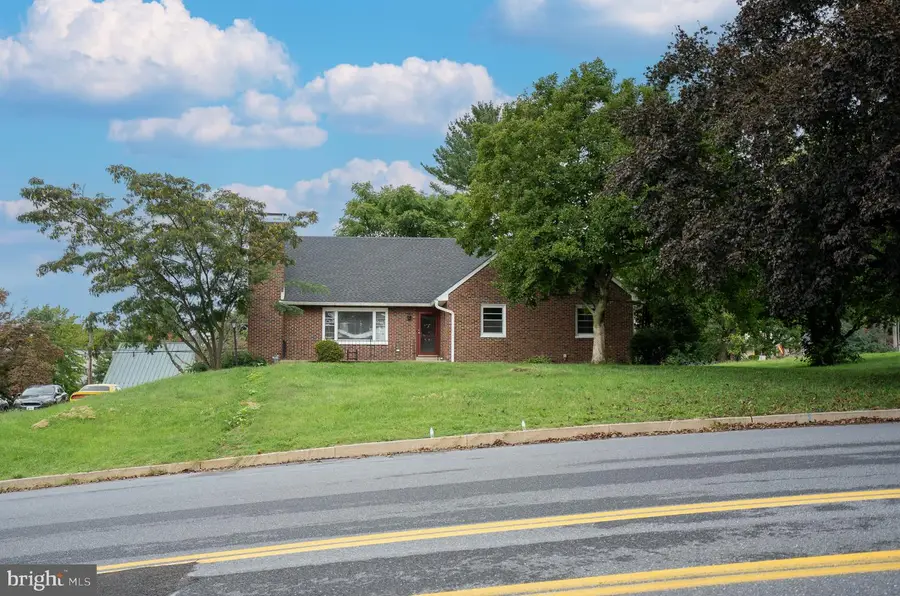 117 W Roseville Rd, Lancaster, PA 17601 - #2