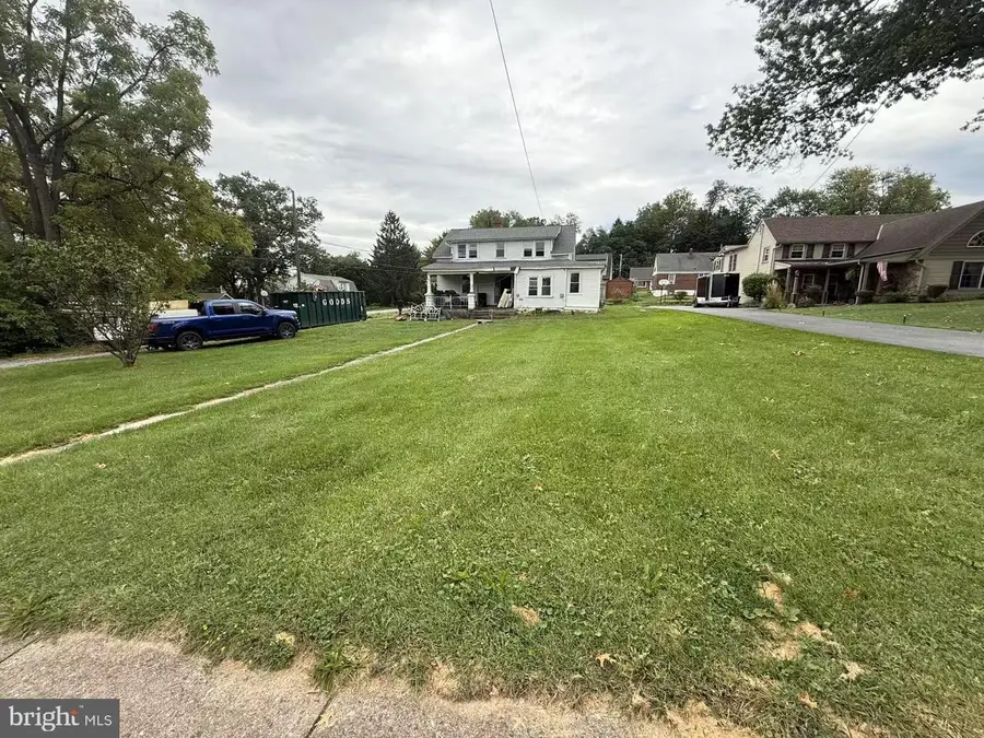 124 E Walnut St, Ephrata, PA 17522 - #2