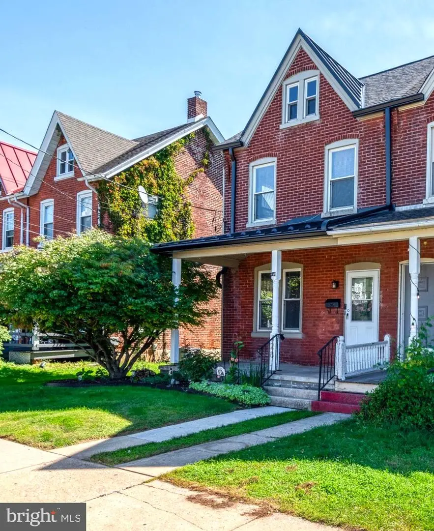 328 E Jackson St, New Holland, PA 17557 - #2