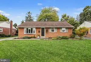 438 N Mount Joy St, ELIZABETHTOWN, PA 17022