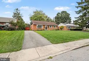 438 N Mount Joy St, Elizabethtown, PA 17022 - #2