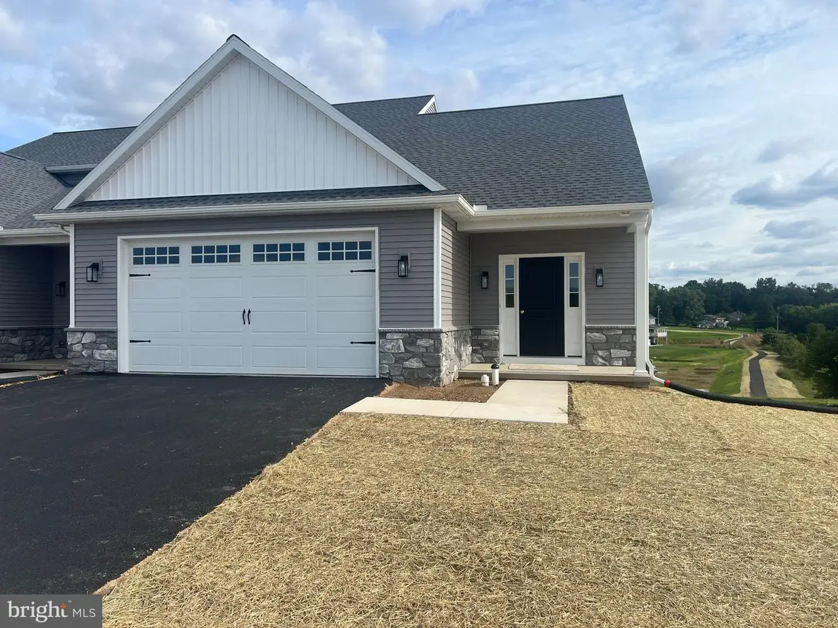 320 Ridgefield Dr, Elizabethtown, PA 17022 - #1