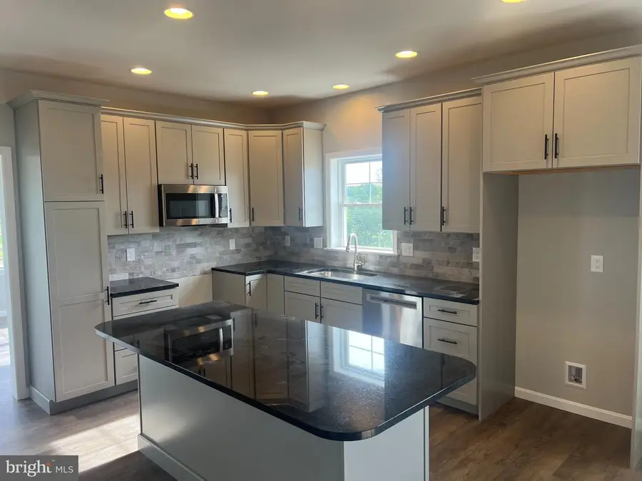 320 Ridgefield Dr, Elizabethtown, PA 17022 - #2