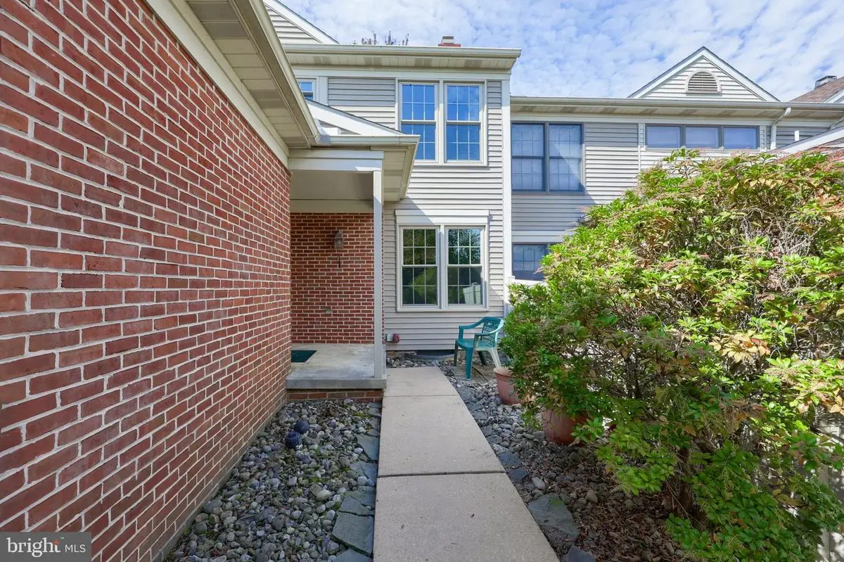 1817 Spring Ridge Ln, Lancaster, PA 17603 - #1