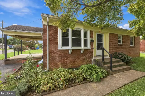 2240 New St, EAST PETERSBURG, PA 17520