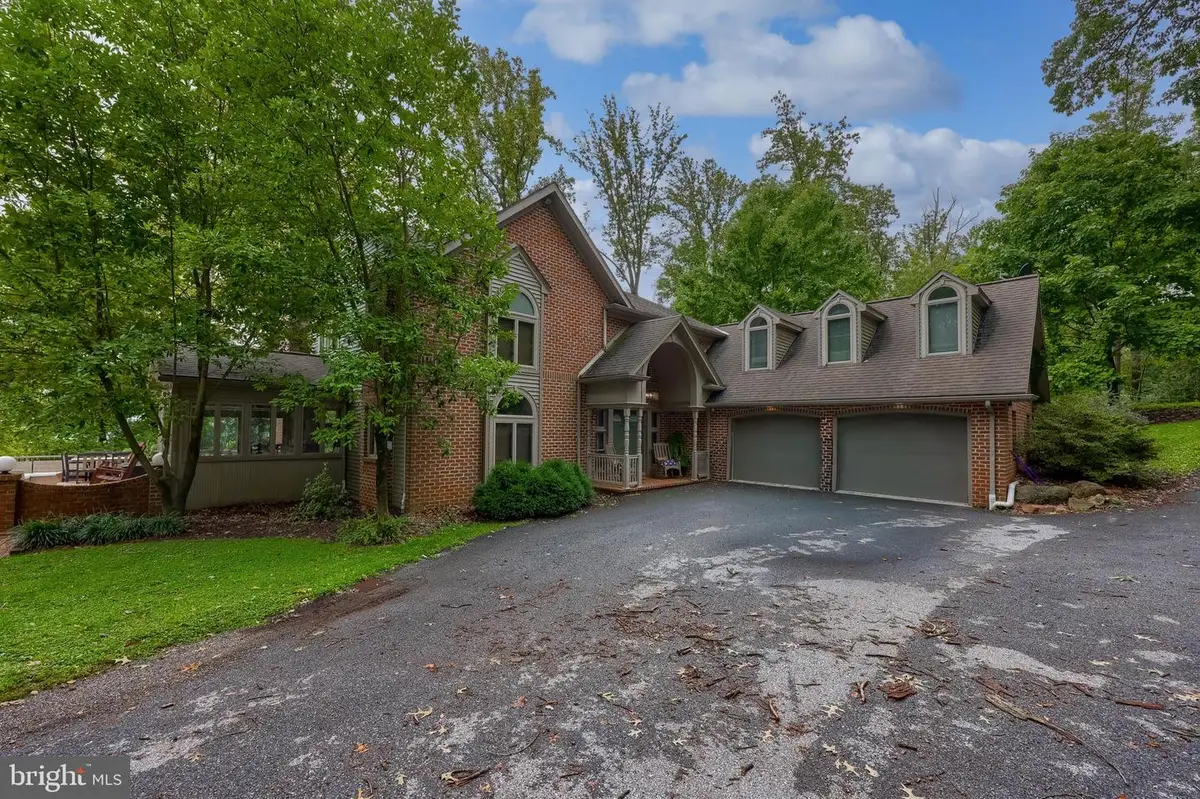 325 Netzley Dr, Denver, PA 17517 - #1