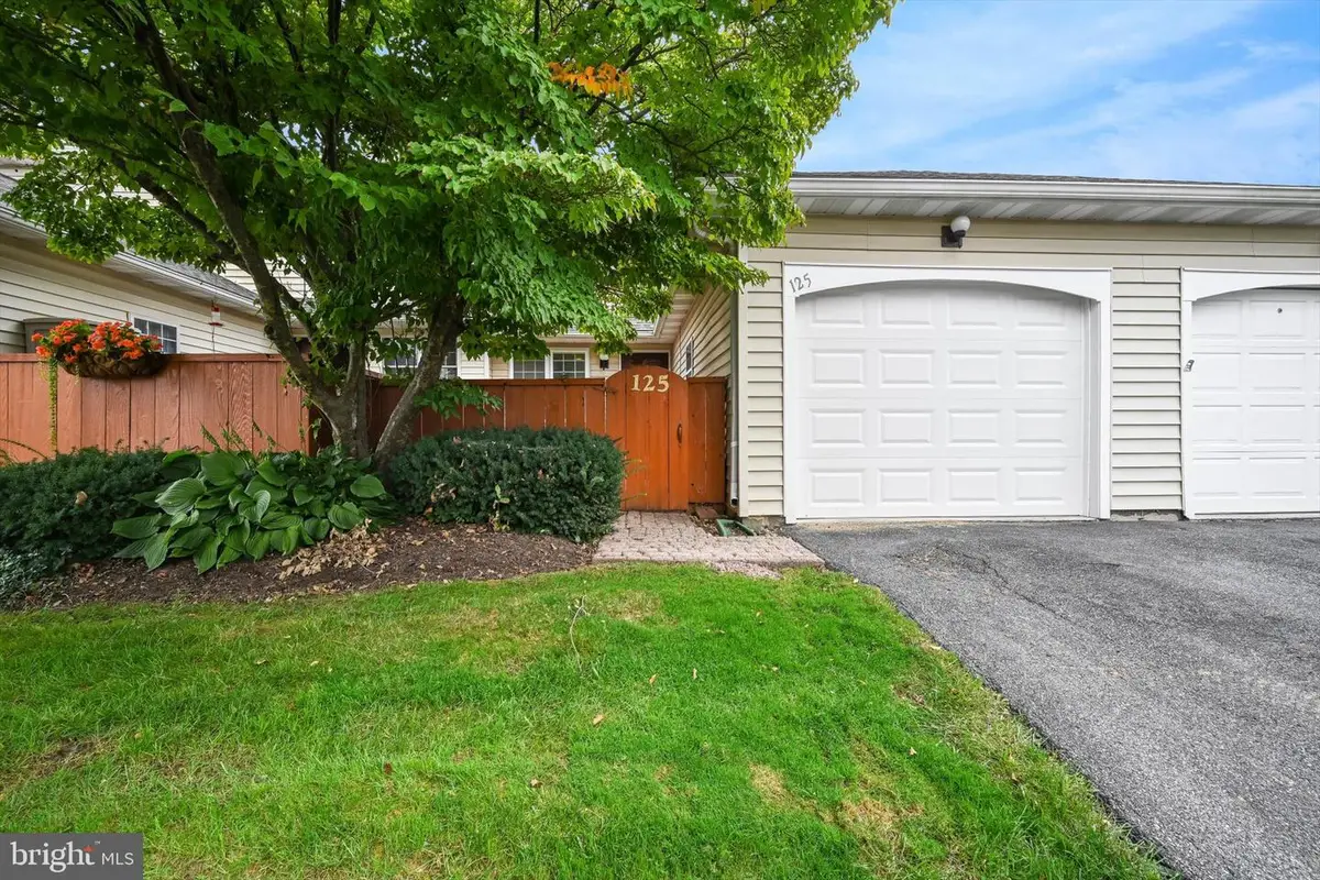 125 Treetops Dr, Lancaster, PA 17601 - #1