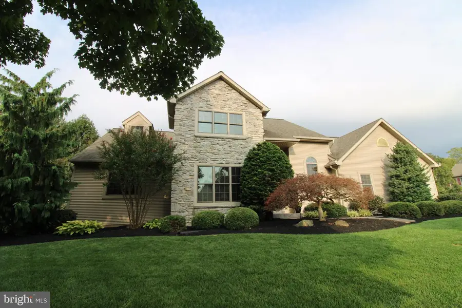 669 Laurel Ave, Lititz, PA 17543 - #2