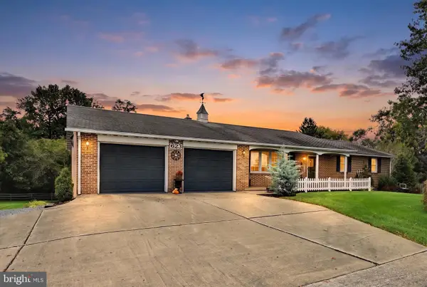 623 Lebanon Rd, MANHEIM, PA 17545