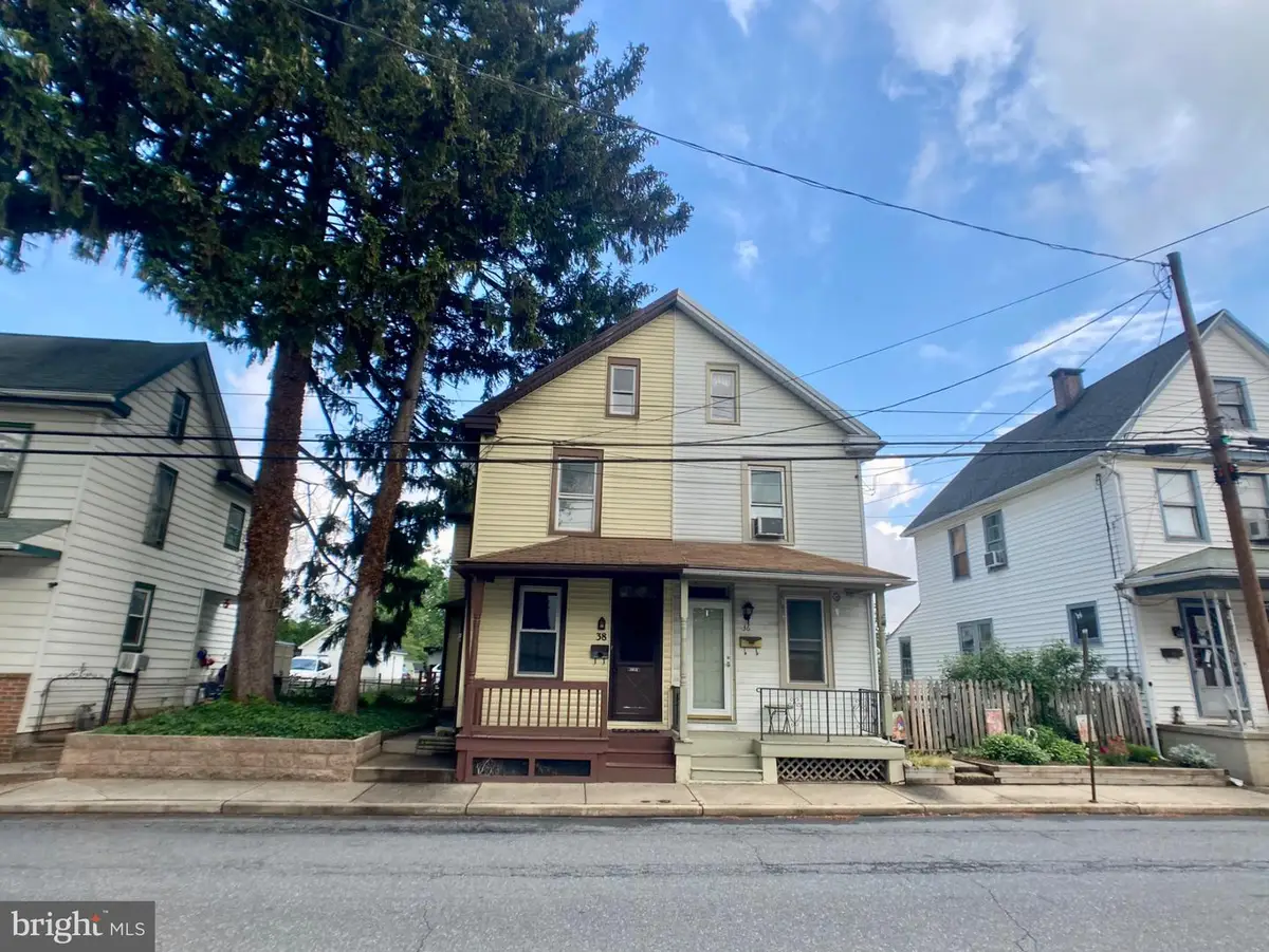 38 W Gramby St, Manheim, PA 17545 - #1