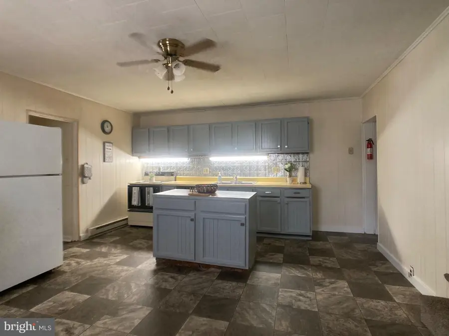 38 W Gramby St, Manheim, PA 17545 - #3