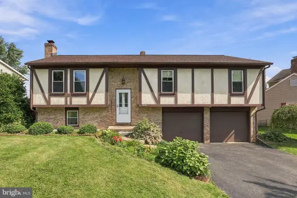 6055 Geneva Dr, EAST PETERSBURG, PA 17520
