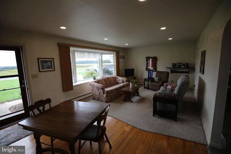 1172 N Colebrook Rd, Manheim, PA 17545 - #2