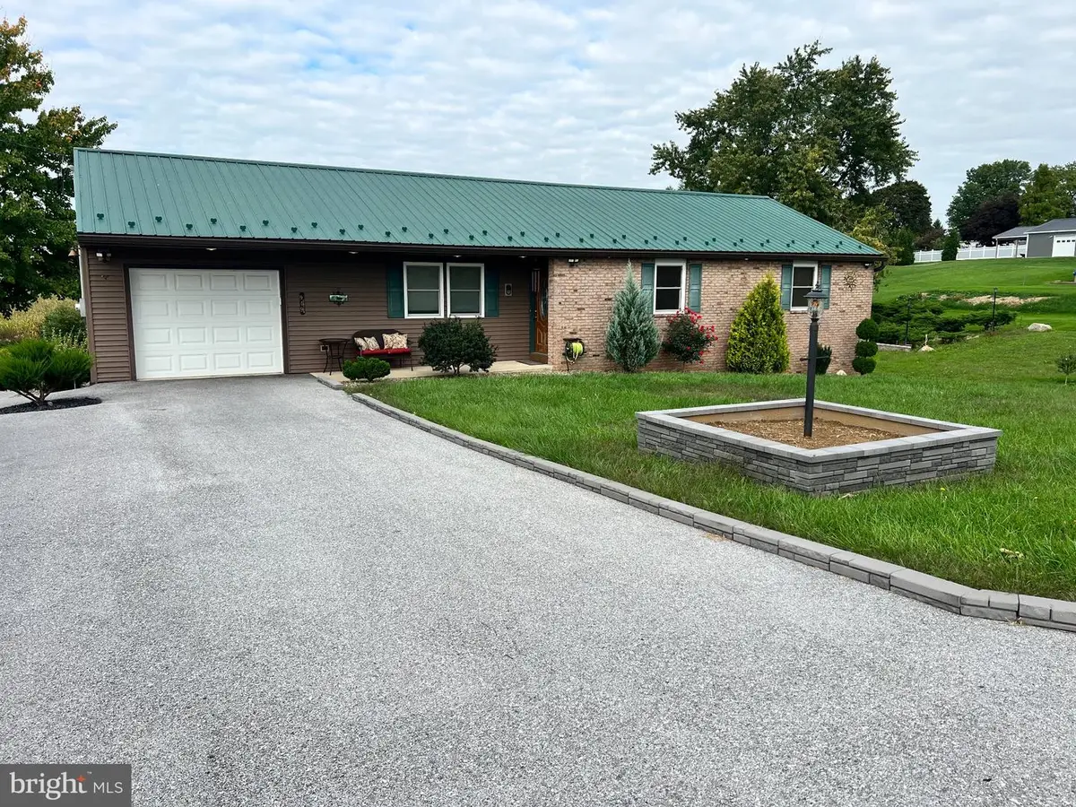 949 Snyder Rd, Mount Joy, PA 17552 - #1