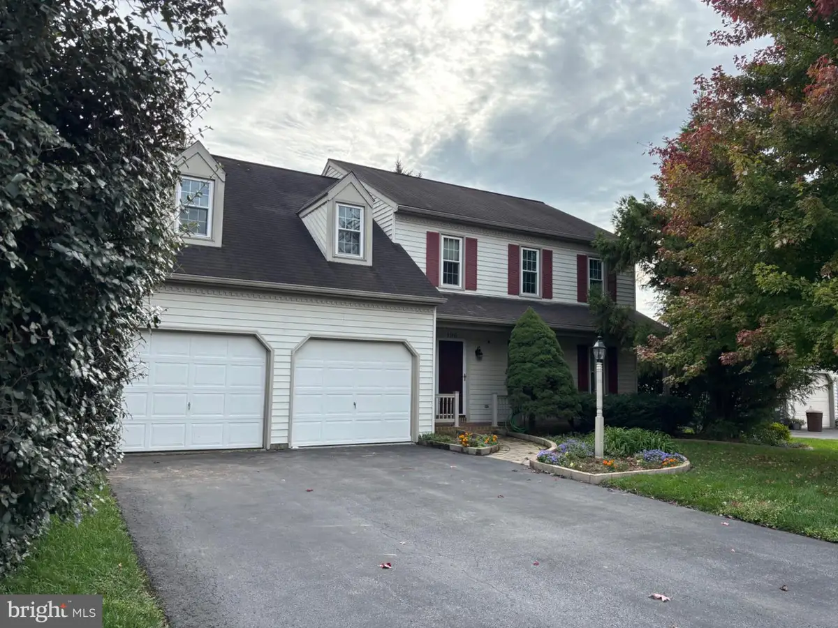 196 Strawberry St, Leola, PA 17540 - #1