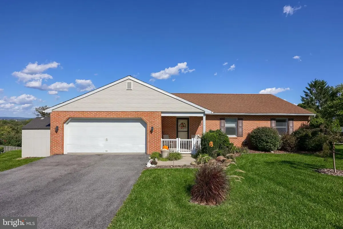 811 S Cedar St, Lititz, PA 17543 - #1