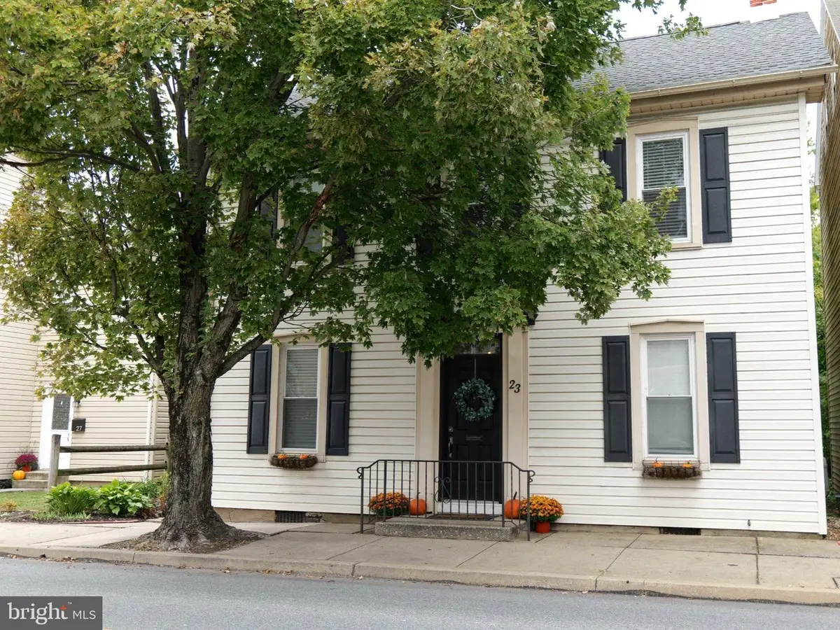 23 W Orange St, Lititz, PA 17543 - #1