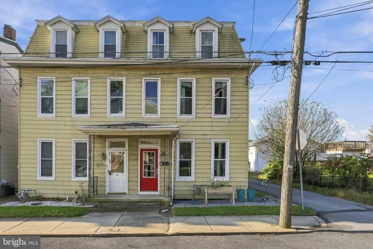 54 W Donegal St, Mount Joy, PA 17552 - #1