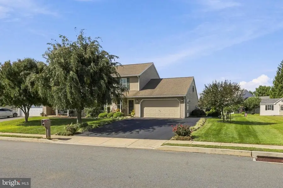 487 Daisy Dr, New Holland, PA 17557 - #2
