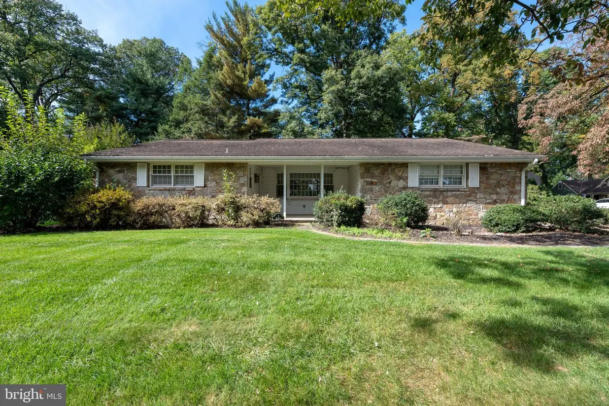 2 Hiawatha Dr, Leola, PA 17540 - #1