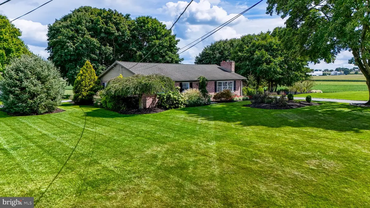 123 N Groffdale Rd, New Holland, PA 17557 - #1