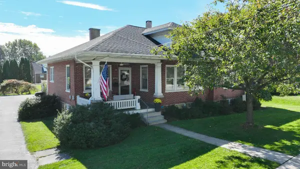 2050 Linden St, EAST PETERSBURG, PA 17520