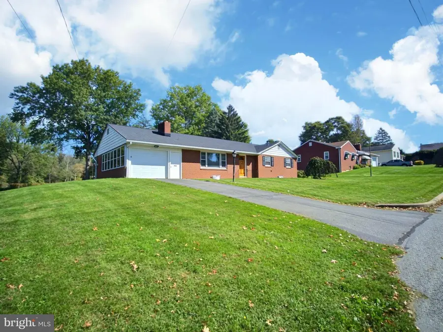 439 N 5th St, Columbia, PA 17512 - #3