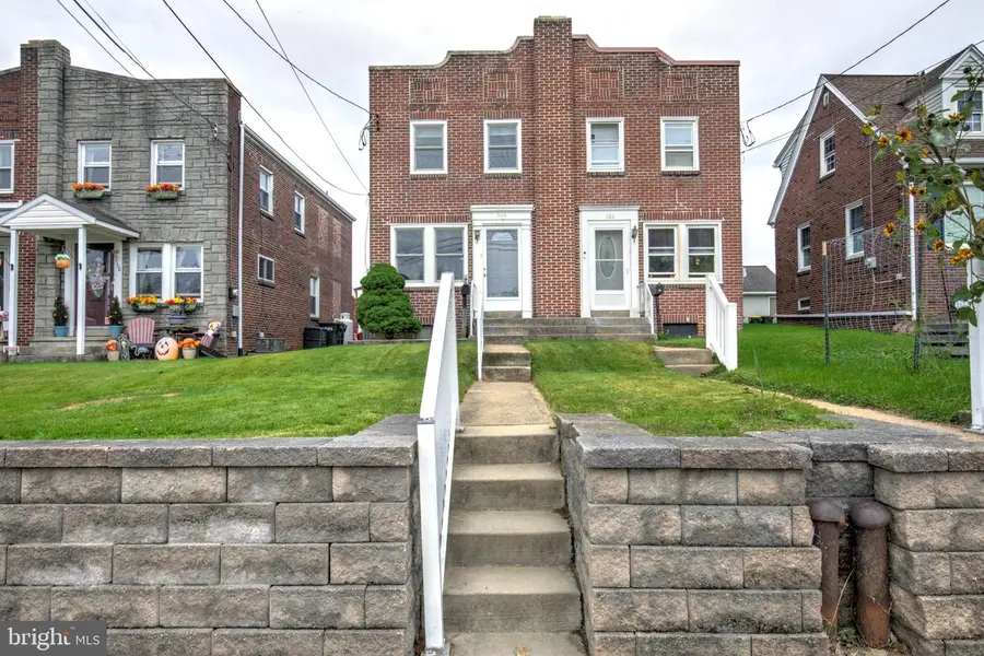 328 Brimmer Ave, New Holland, PA 17557 - #2