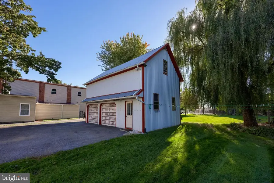 16 W Main St, Leola, PA 17540 - #2