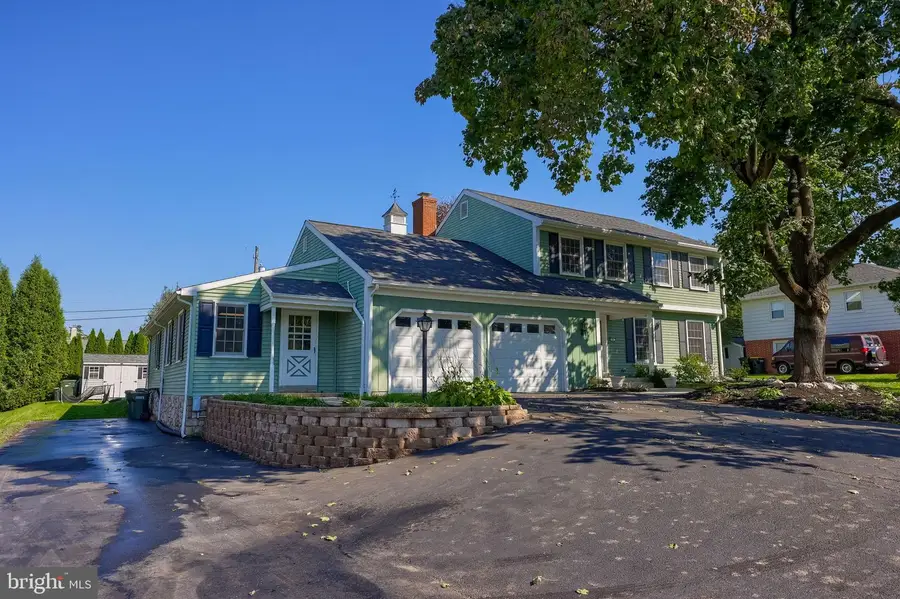 55 W Ridge Dr, Leola, PA 17540 - #2