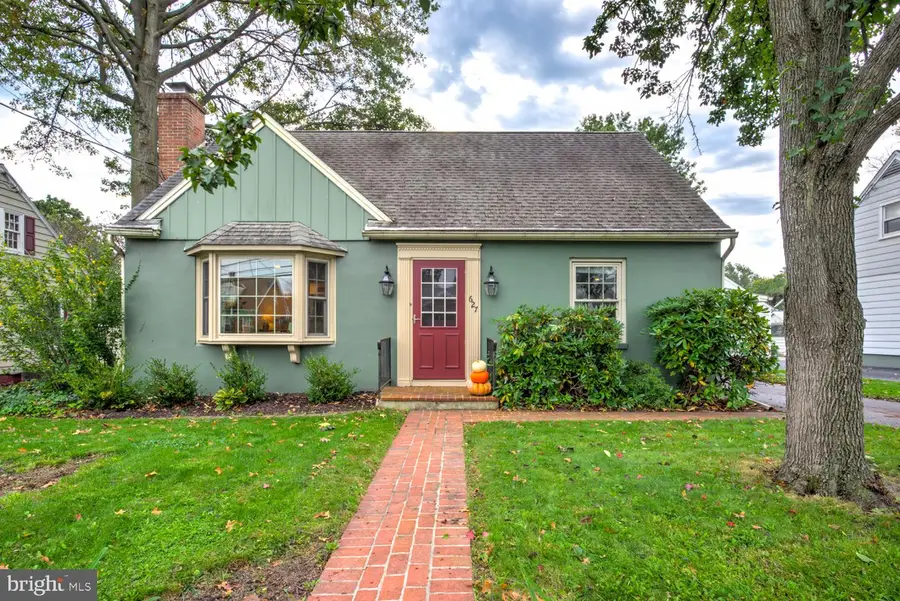 627 W High St, Manheim, PA 17545 - #2