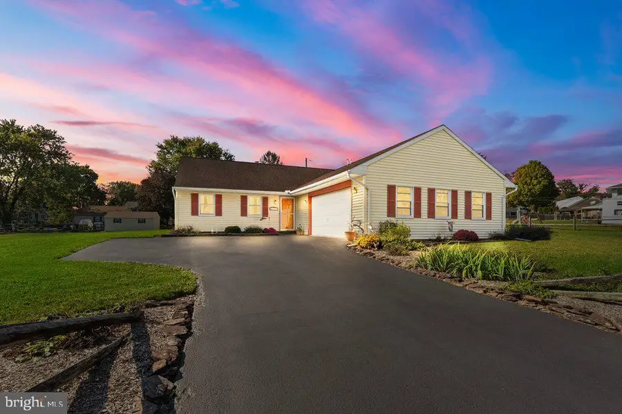 323 Willow St, Adamstown, PA 19501 - #2