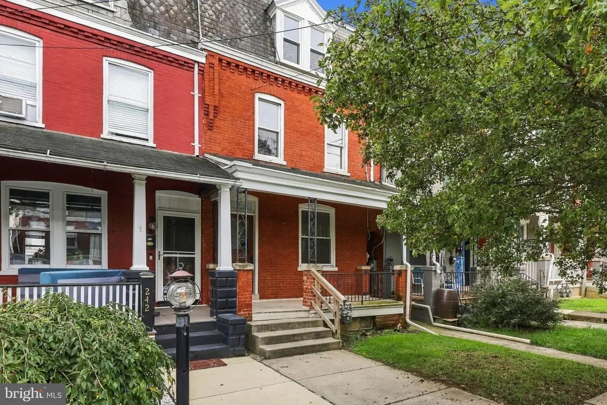 240 E Ross St, Lancaster, PA 17602 - #1