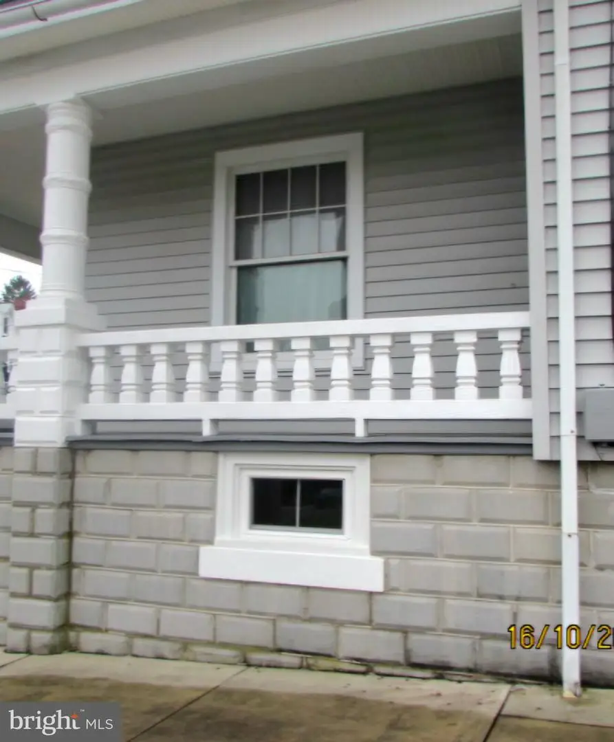 40 N 9th St N, Akron, PA 17501 - #3