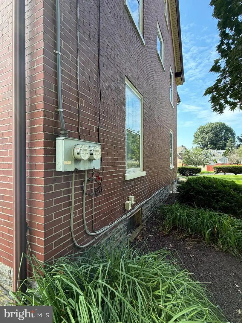 5820 Main St, East Petersburg, PA 17520 - #3