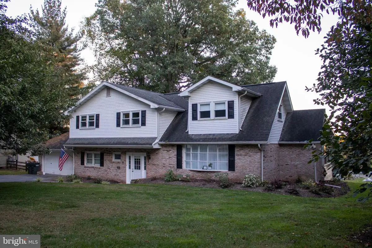 6 Lehoy Forest Dr, Leola, PA 17540 - #1