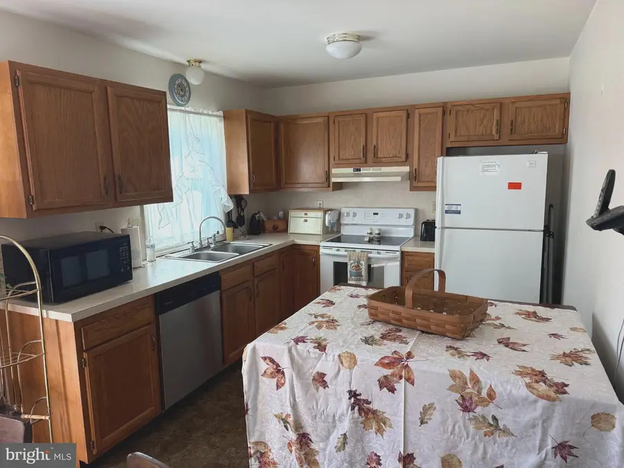 235 Greenland Dr, Lancaster, PA 17602 - #3