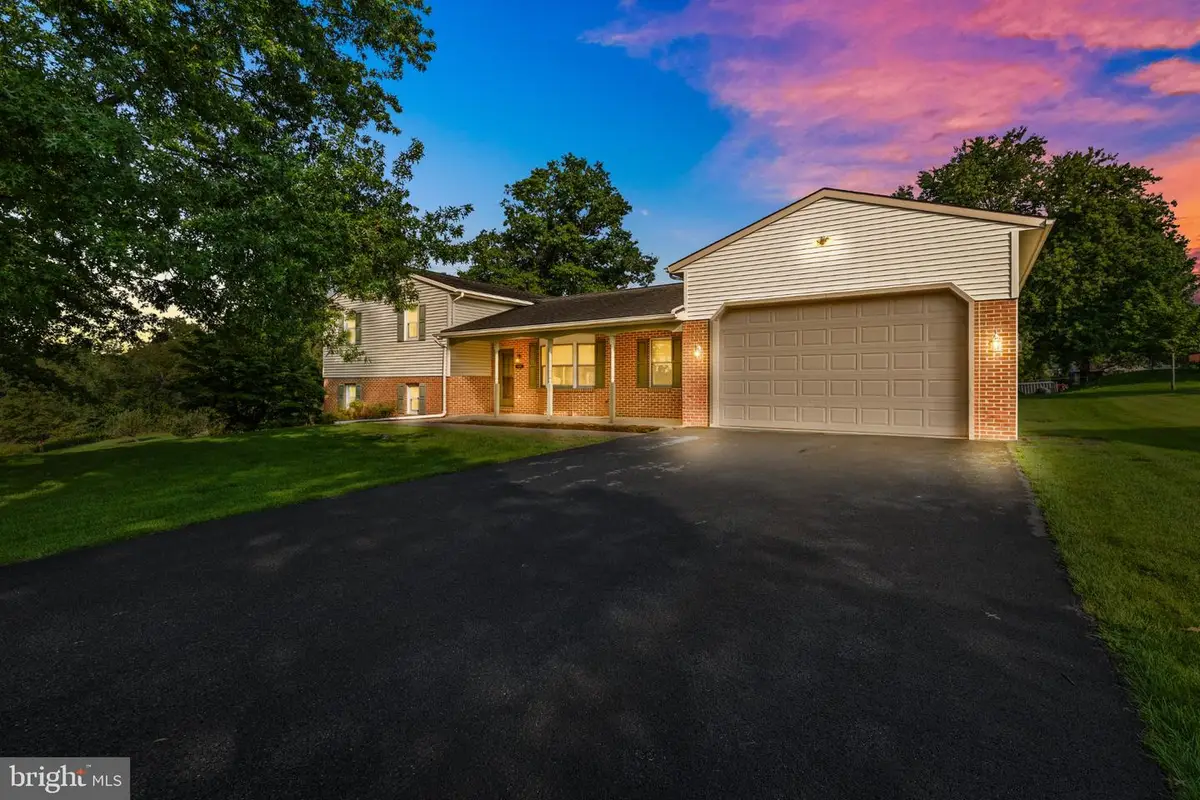 523 Colonial Crescent Dr, Lititz, PA 17543 - #1